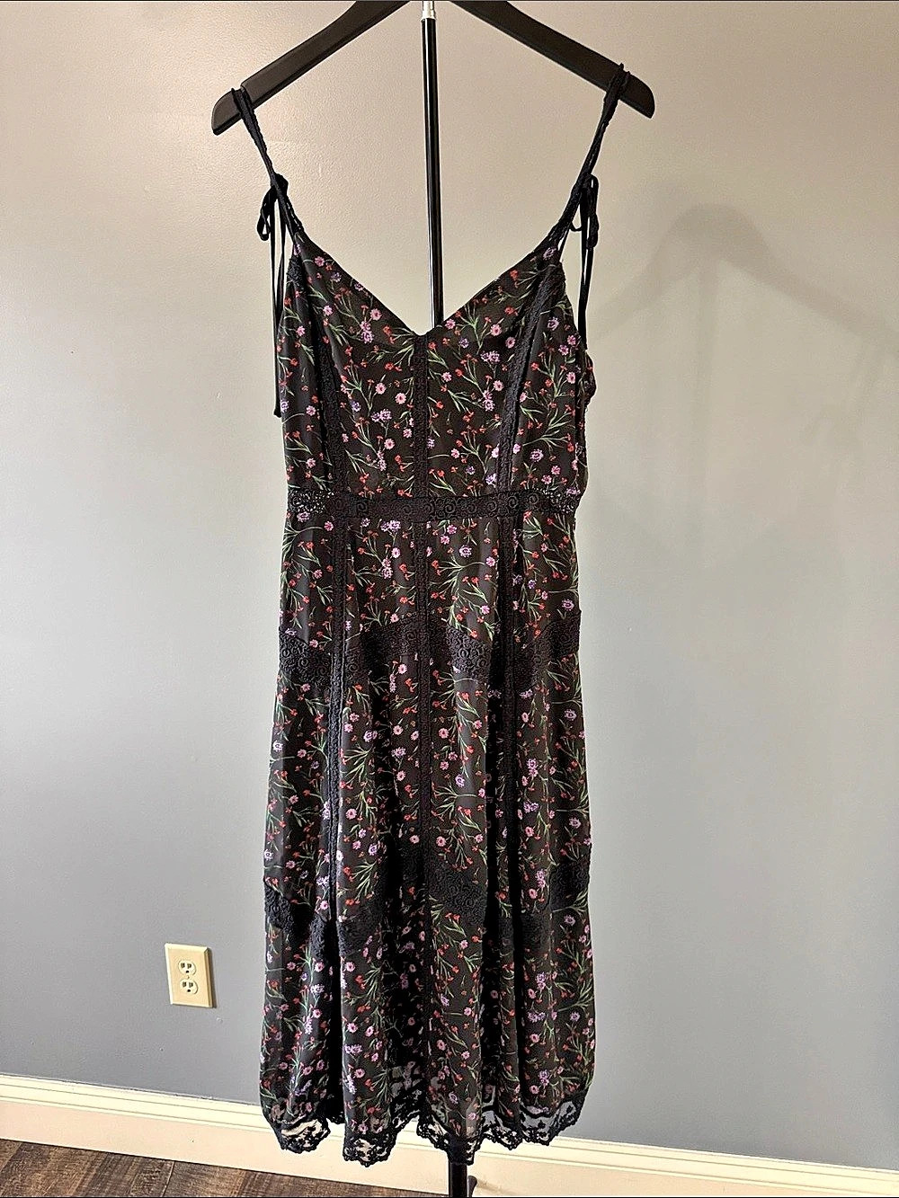 J.O.A. Floral Midi Dress in Black Size Small Like New